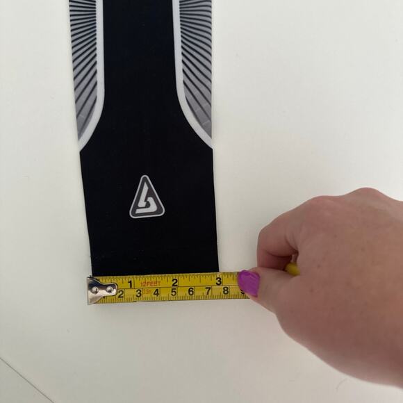 B Driven Youth Large Black/white/gray compression sleeve - Picture 7 of 11